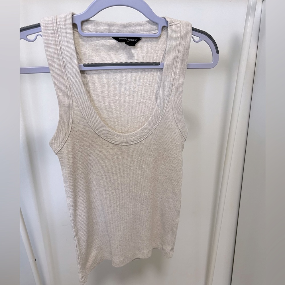 Banana republic, ribbed tank top, soft cotton, size XS, color cream.